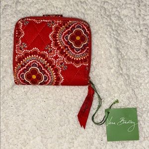 New wallet! Never ever use, still has tags